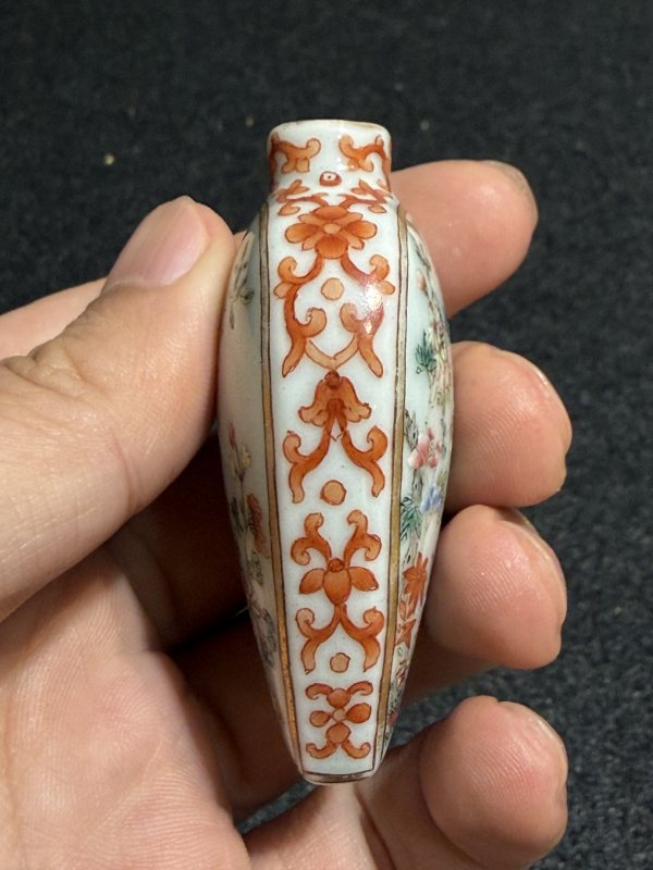 清嘉慶 礬紅粉彩花卉紋鼻煙壺 - 图6