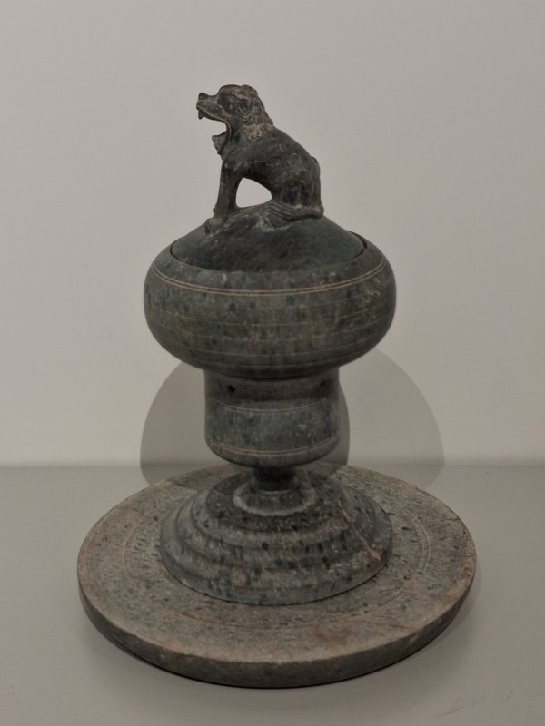 唐 豹斑石狻猊香熏和蓋盒 - 图8