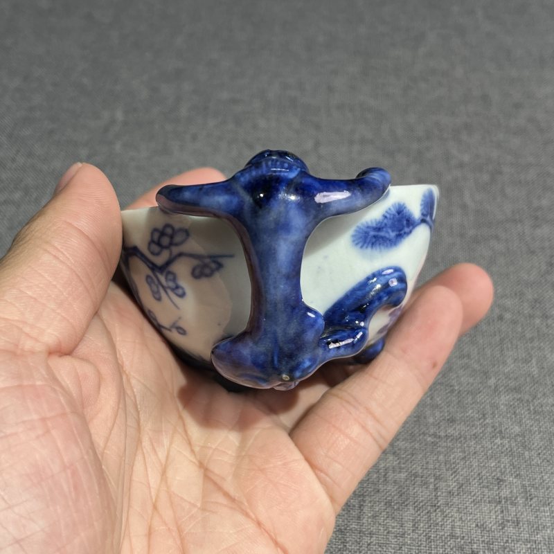 清中期青花梅花压手杯 - 图5