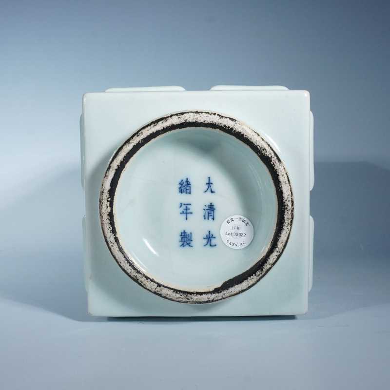 清光绪粉青釉八卦琮式瓶 - 图3