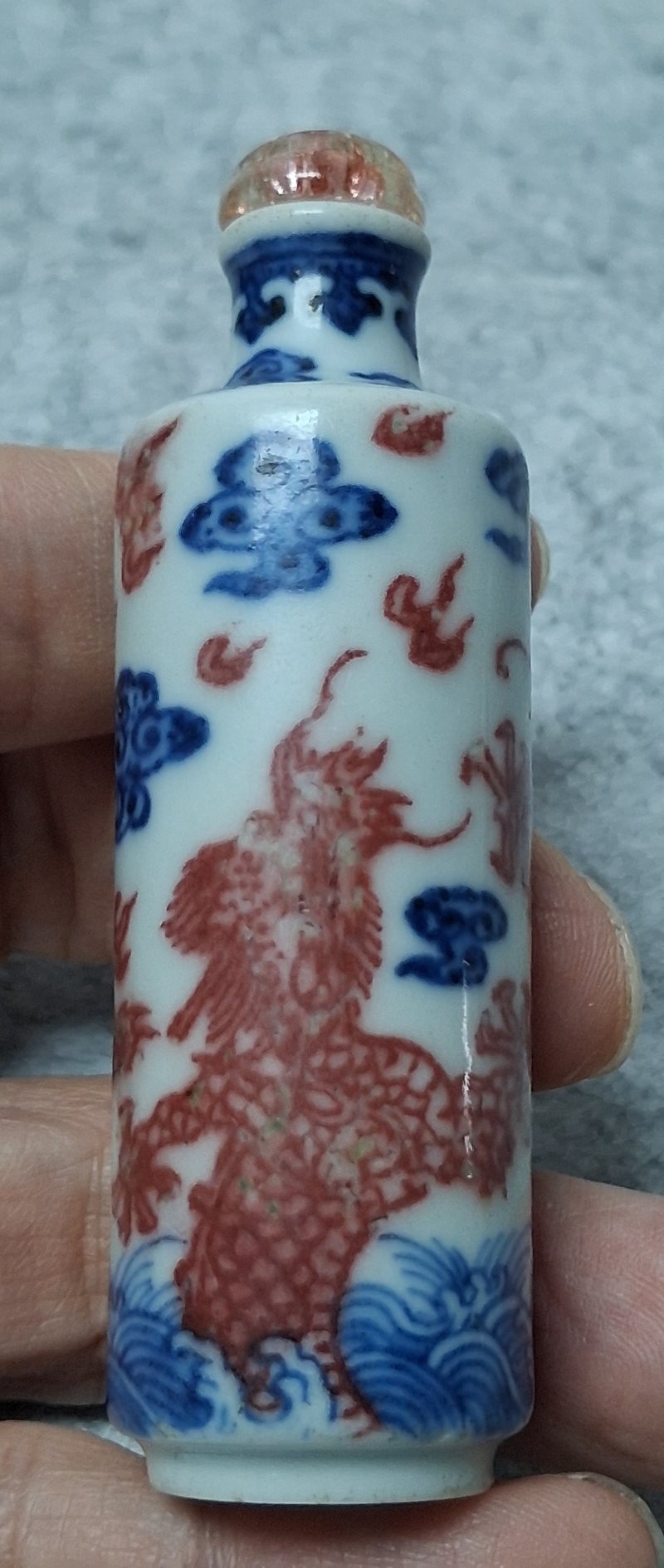 清中期青花釉裏紅龍紋鼻煙壺 - 图4
