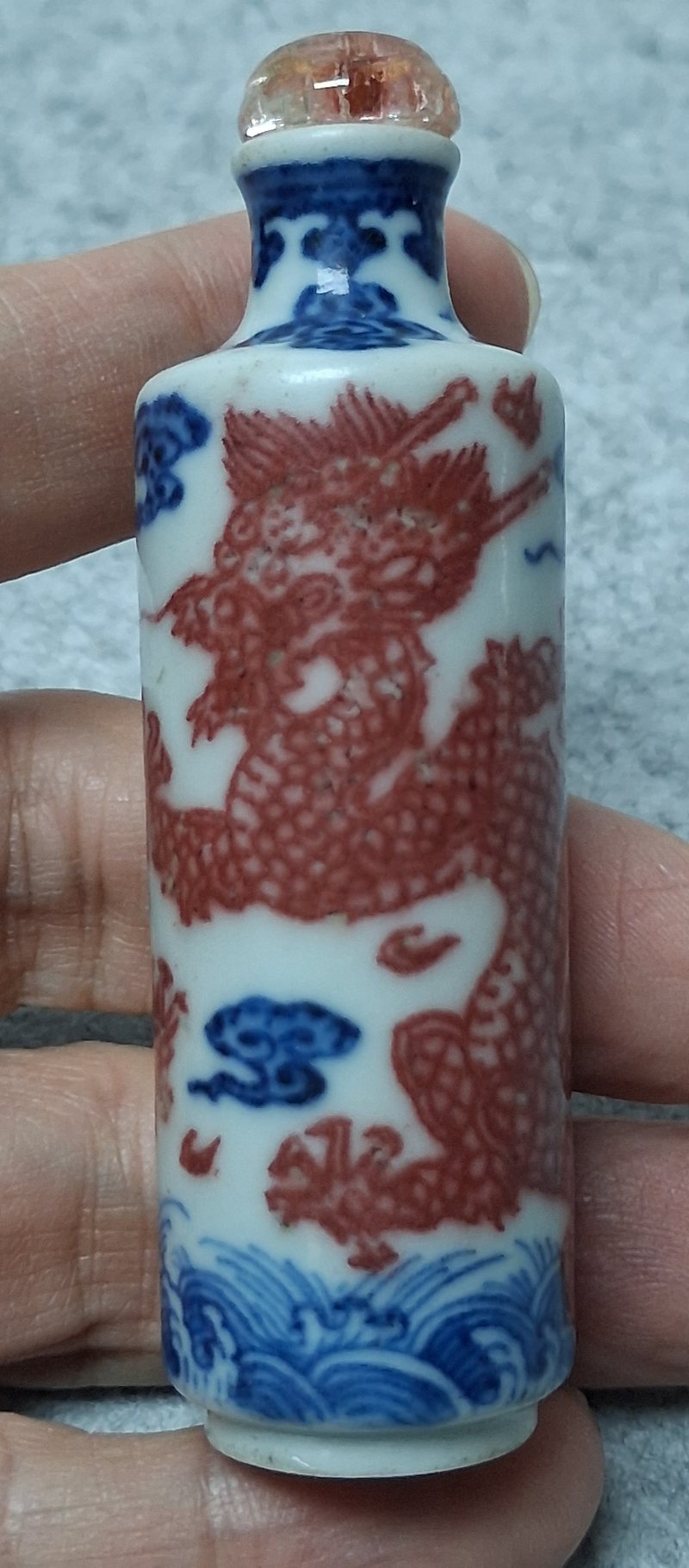 清中期青花釉裏紅龍紋鼻煙壺 - 图5