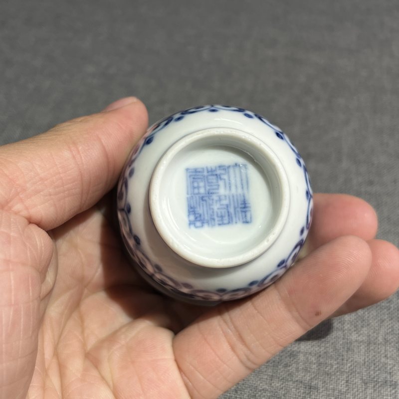 清乾隆青花八宝纹铃铛杯 - 图8