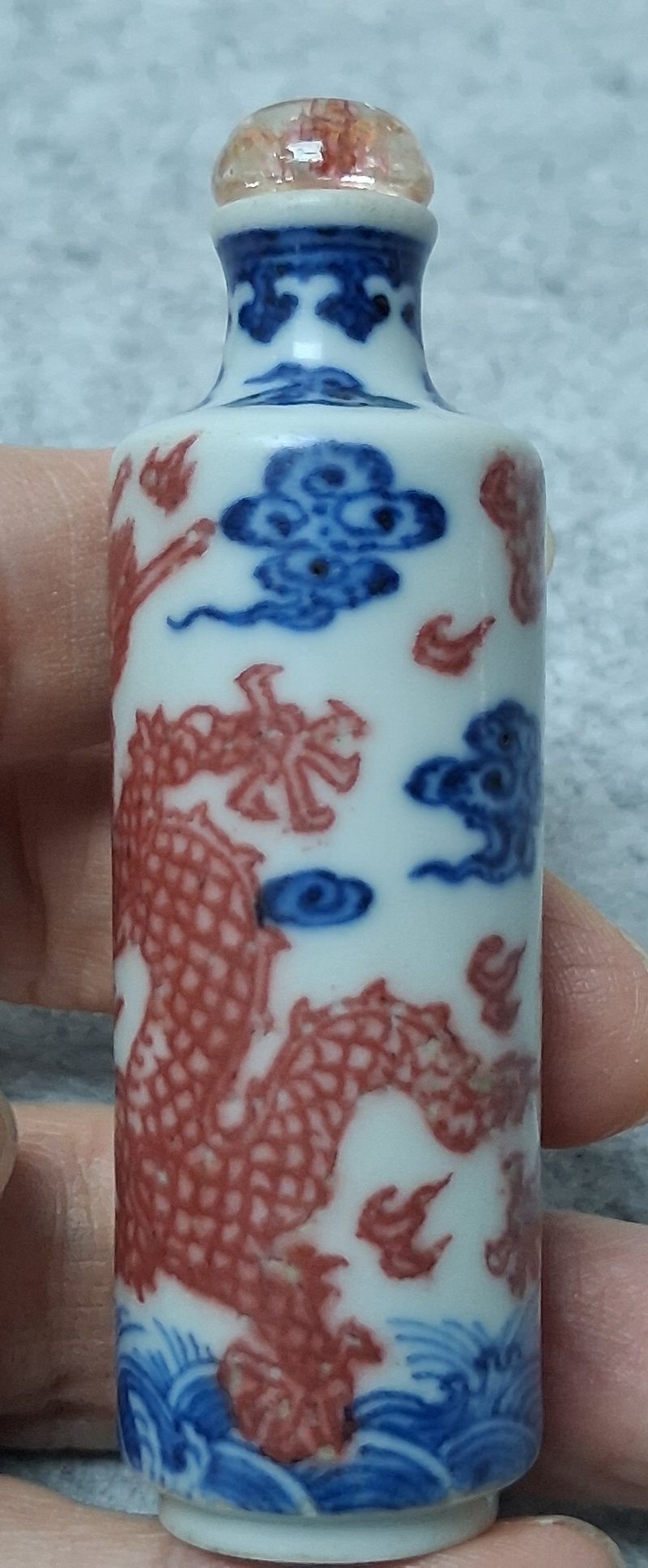 清中期青花釉裏紅龍紋鼻煙壺 - 图6