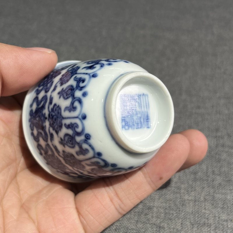 清乾隆青花八宝纹铃铛杯 - 图9