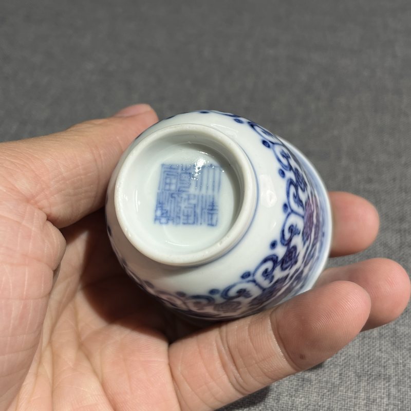 清乾隆青花八宝纹铃铛杯 - 图10
