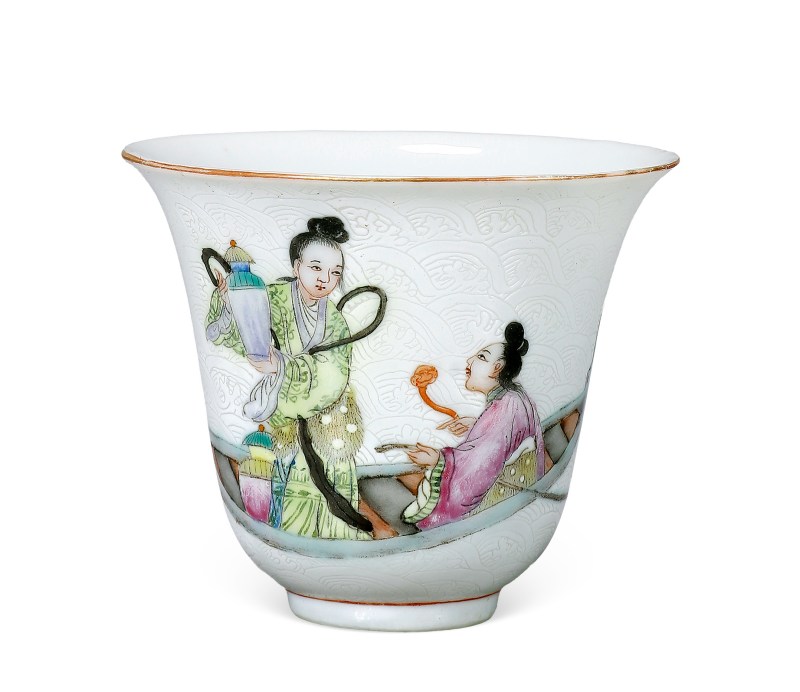 清道光 白地軋道粉彩獻壽圖鈴鐺杯