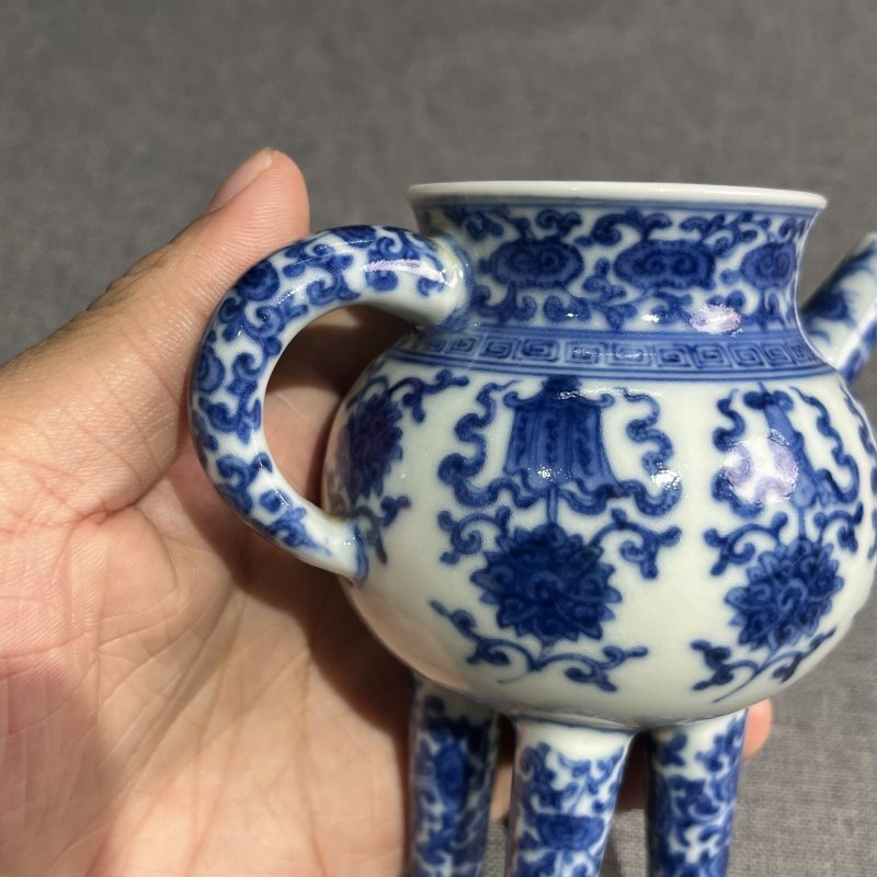 清晚期青花缠枝花卉八宝纹盉盒 - 图8