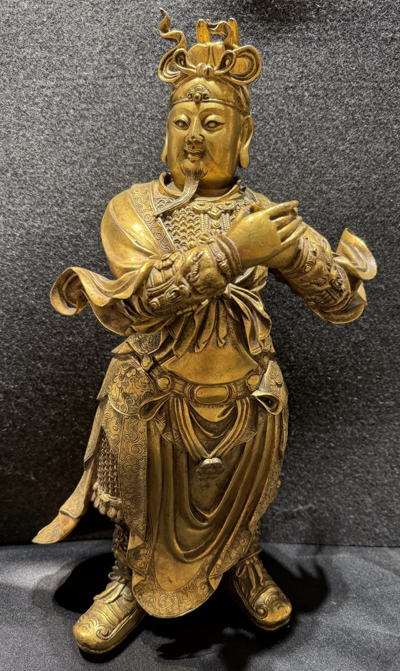 明 銅鎏金青龍護法立像 - 图3