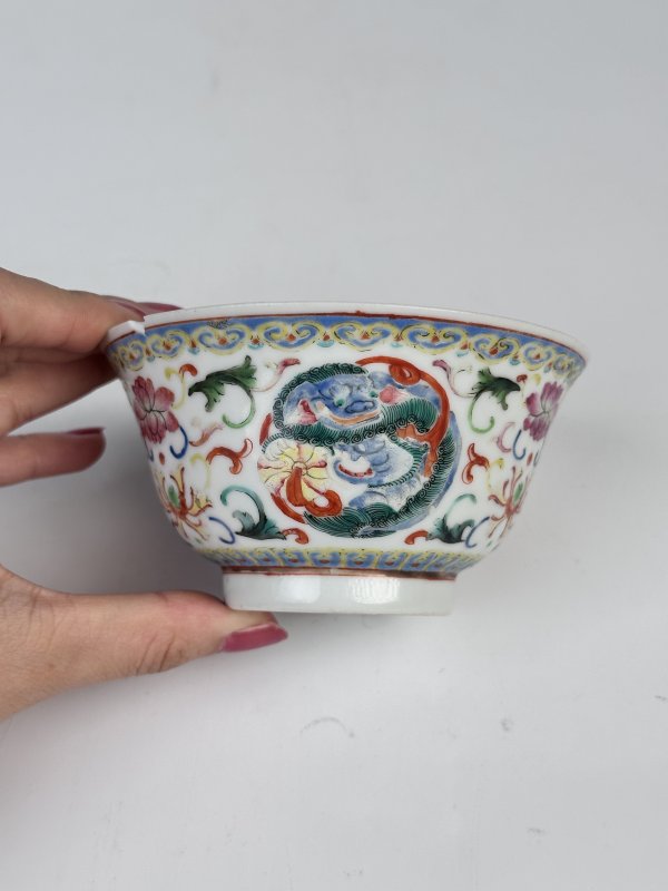 清晚期 清中晚期 青花粉彩花卉团兽纹茶碗 - 图2