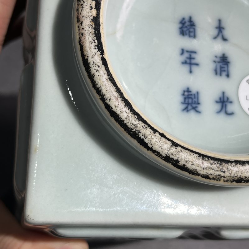 清光绪粉青釉八卦琮式瓶 - 图12