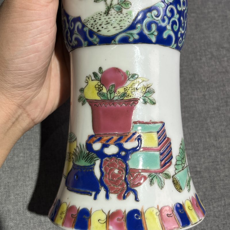 清晚期粉彩花卉花觚 - 图9