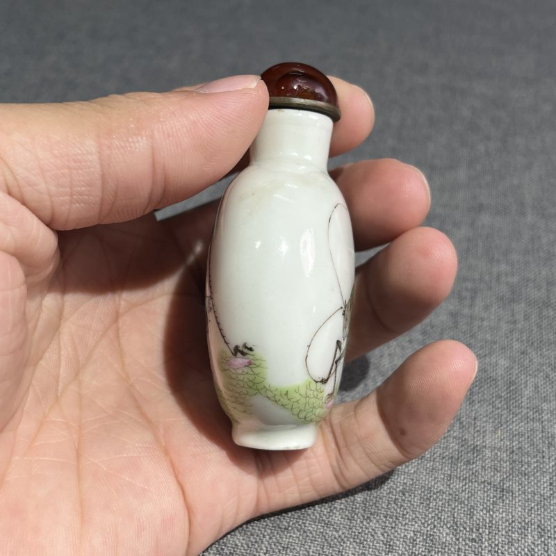清道光粉彩虫趣图鼻烟壶 - 图5