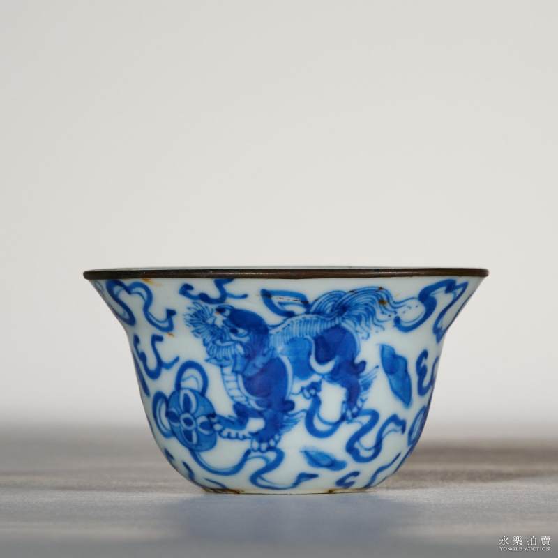 清晚期 青花狮子绣球草帽杯