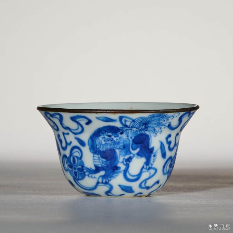 清晚期 青花狮子绣球草帽杯 - 图2