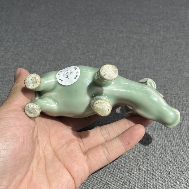 清豆青釉牛型摆件 - 图7