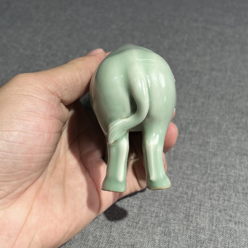 清豆青釉牛型摆件 - 图8