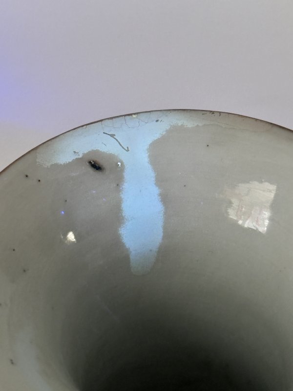 清雍正 酱釉粉彩开窗花卉纹花觚一对 - 图12