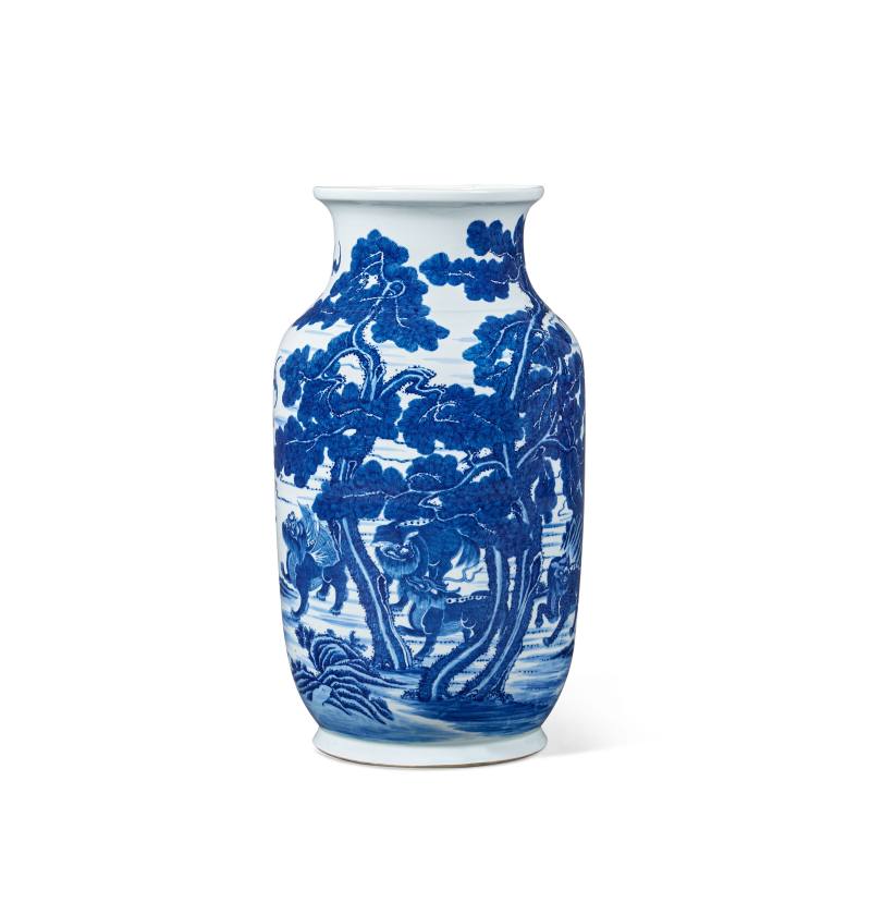 清乾隆 青花瑞獸圖燈籠瓶