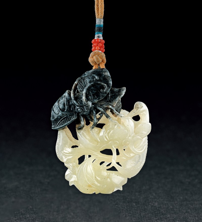 清中期  黑白玉鏤空巧雕蝶戀花佩
