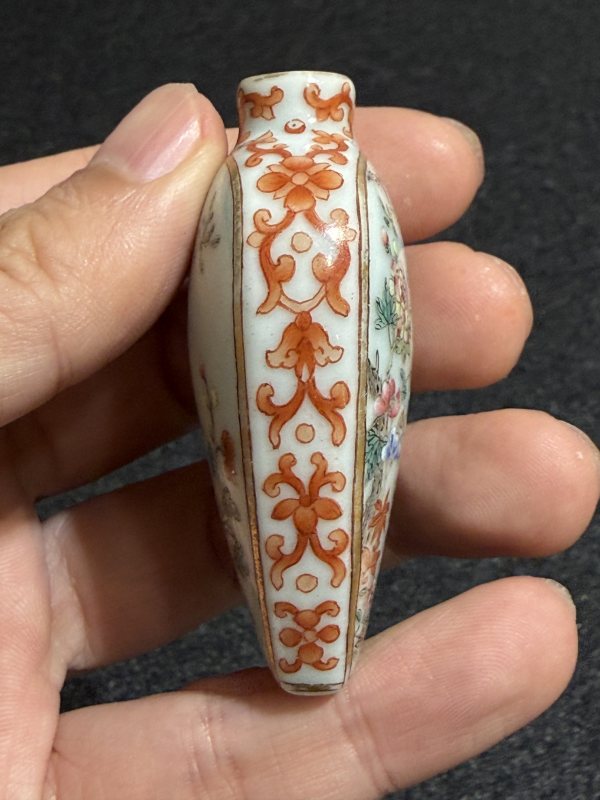清嘉慶 礬紅粉彩花卉紋鼻煙壺 - 图5