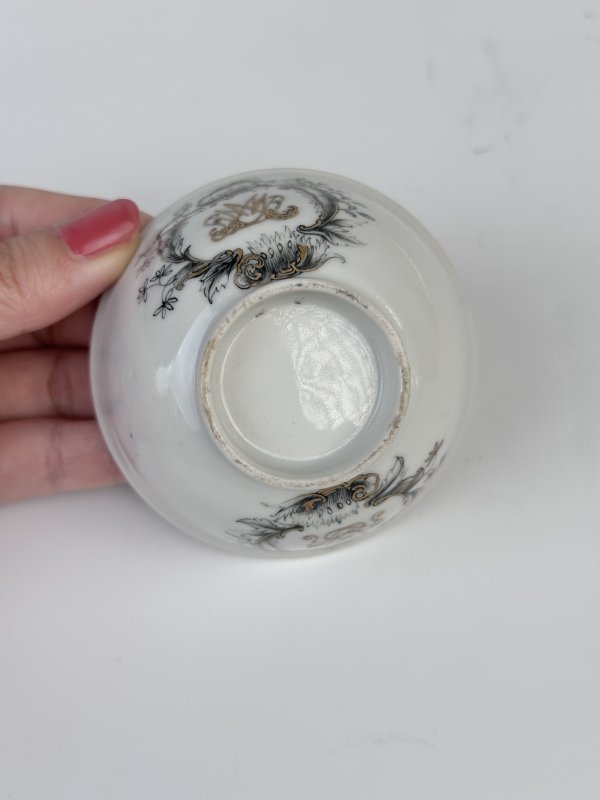 清雍正  墨彩家族徽章瓷茶园一对 - 图12