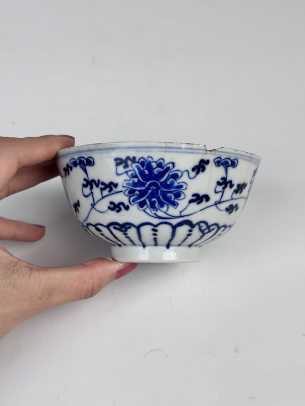 清宣统 青花缠枝莲纹碗 - 图6