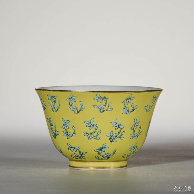 清同治 黄地粉彩兰花杯 - 图2