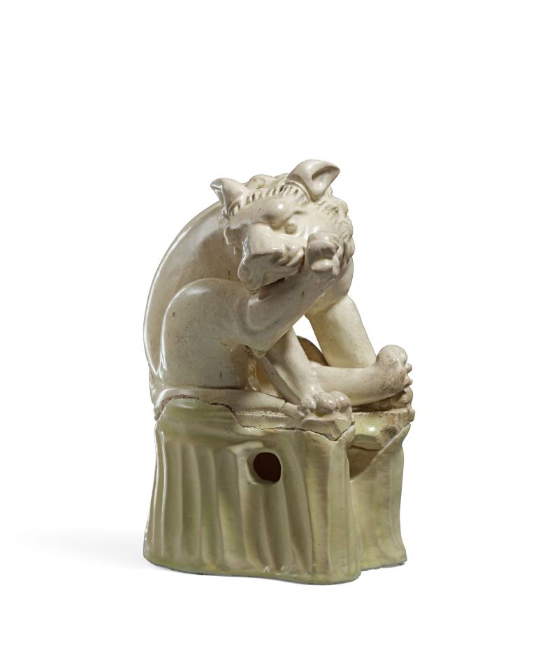 白釉獅子