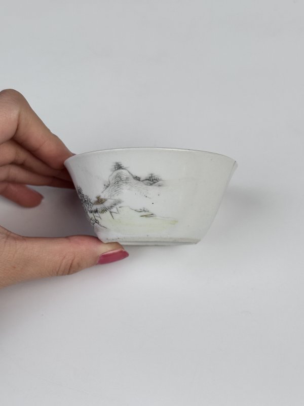 清雍正 墨彩山水纹马蹄杯 - 图3