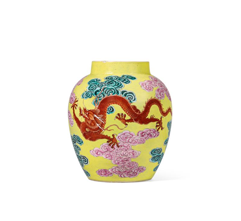 清乾隆 黃地粉彩雲龍紋罐