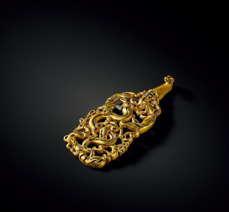 金質鏤空鑲嵌群獸搏噬帶鉤 - 图1