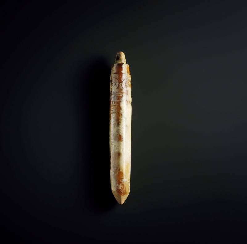 玉神人獸面紋錐形器