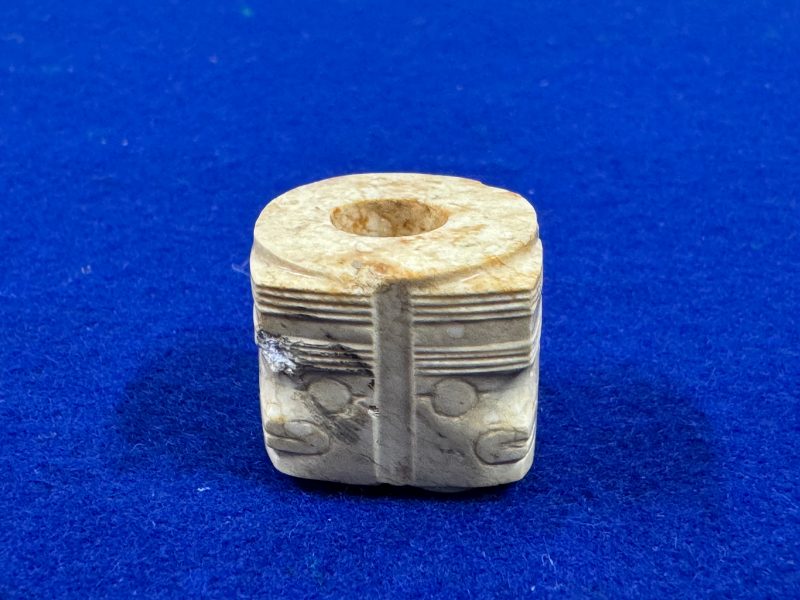 玉神人面紋琮式勒 - 图4