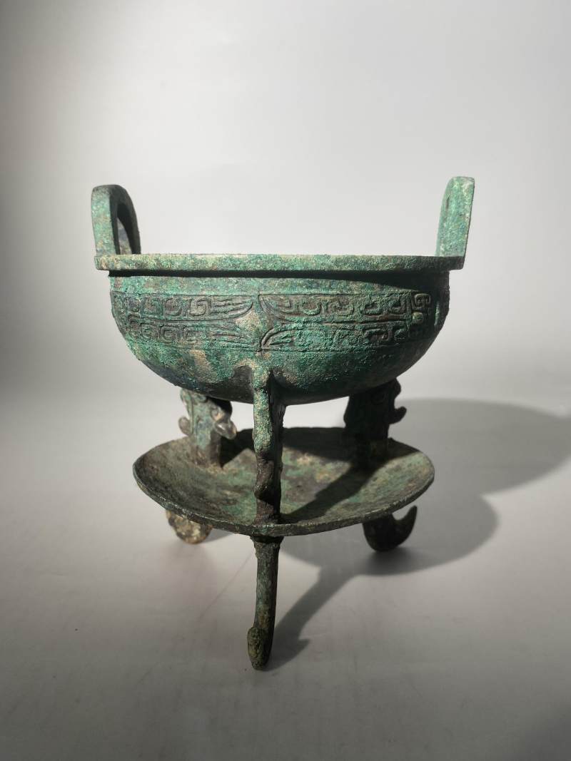 青銅「天豕」扁足盤鼎 - 图5