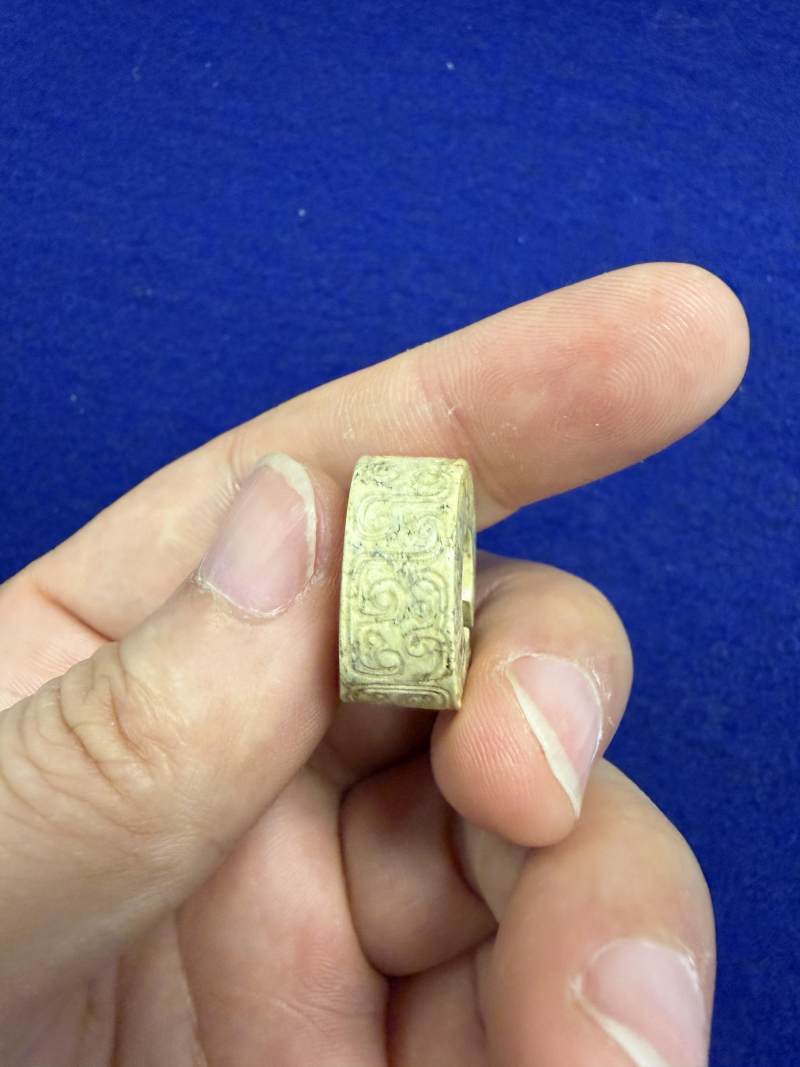 白玉龍紋玦一對和黃玉龍紋玦一件 - 图6