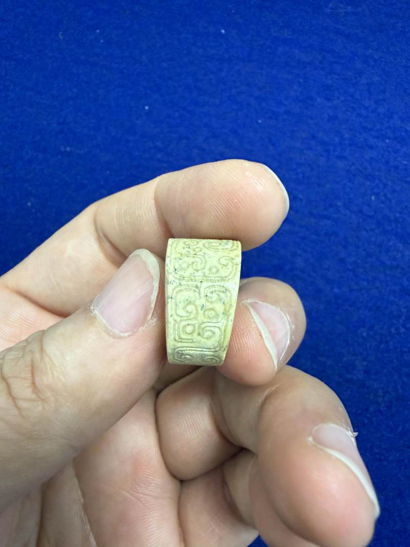 白玉龍紋玦一對和黃玉龍紋玦一件 - 图7