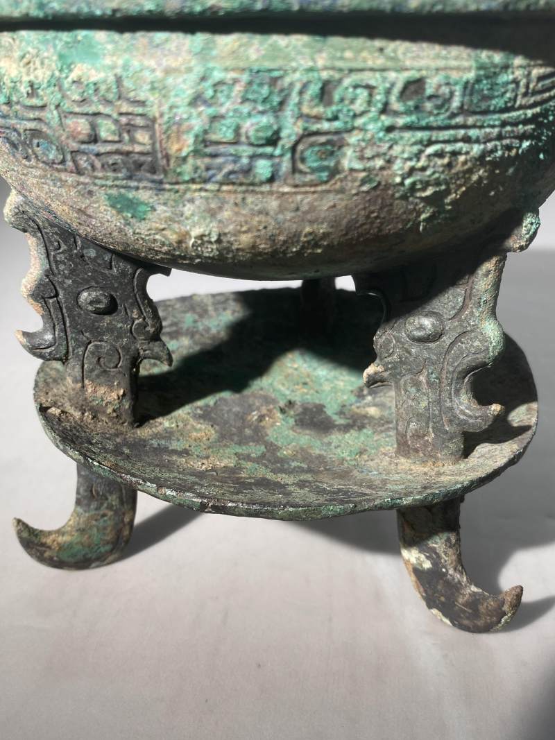 青銅「天豕」扁足盤鼎 - 图13
