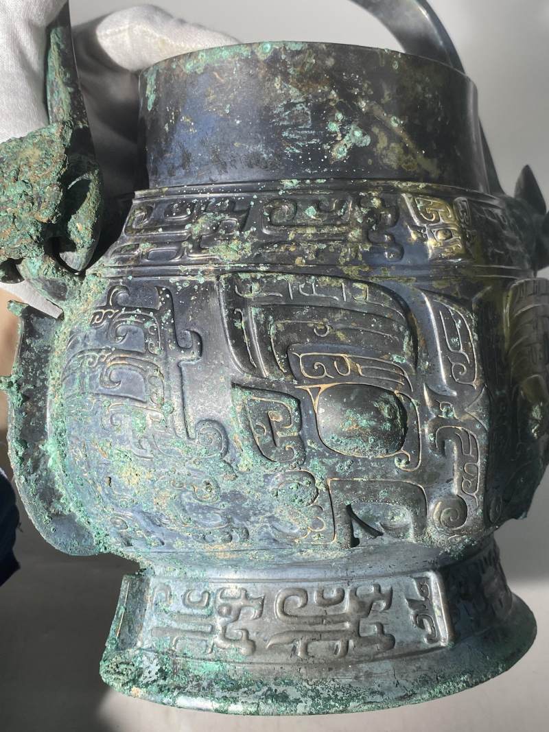 青銅「蛷辦」 獸面紋提梁卣 - 图27