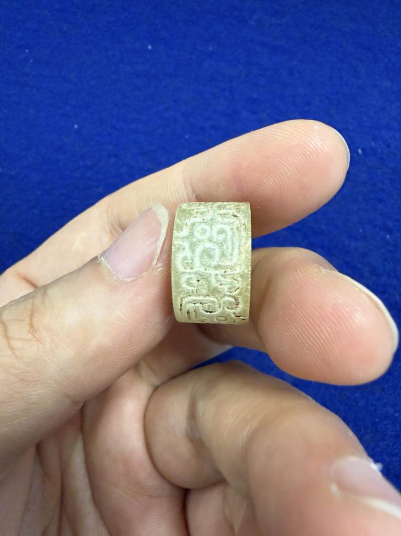 白玉龍紋玦一對和黃玉龍紋玦一件 - 图12
