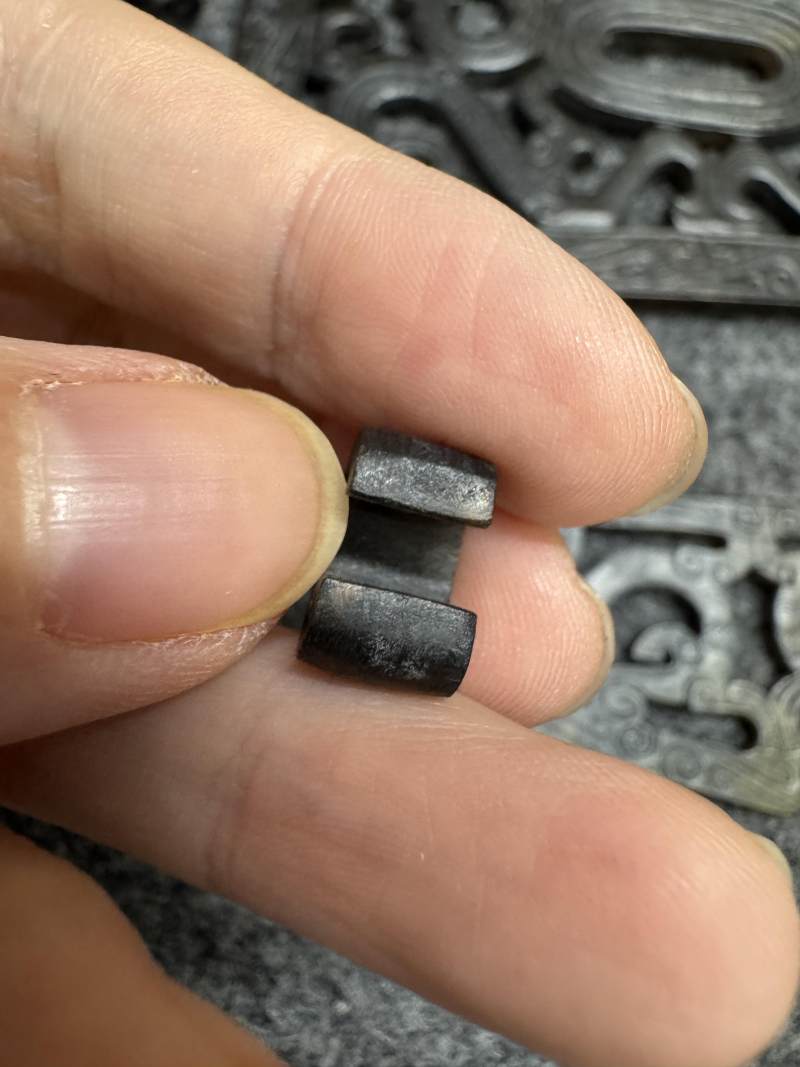 玉受沁鏤雕楚式獸面紋活環飾 - 图38