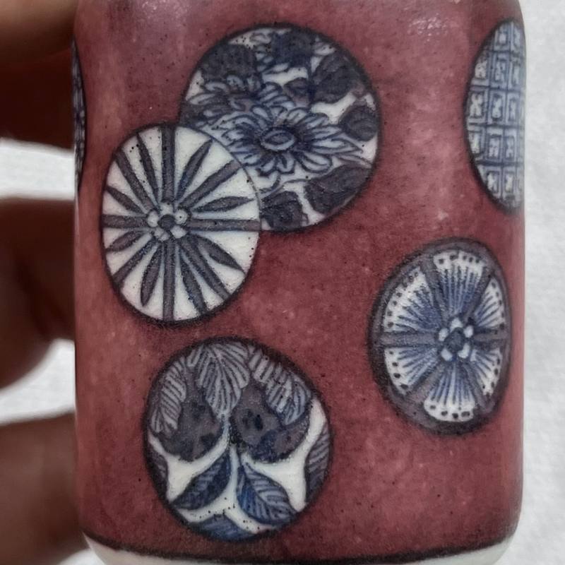 清中期 釉里红地青花皮球花纹鼻烟壶 - 图11