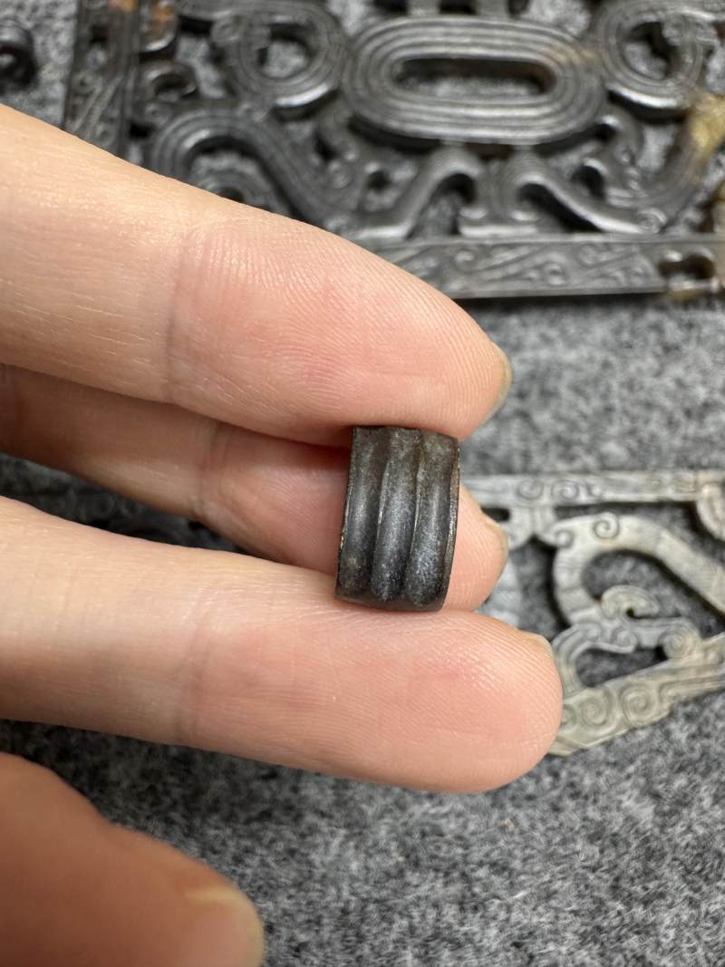 玉受沁鏤雕楚式獸面紋活環飾 - 图41