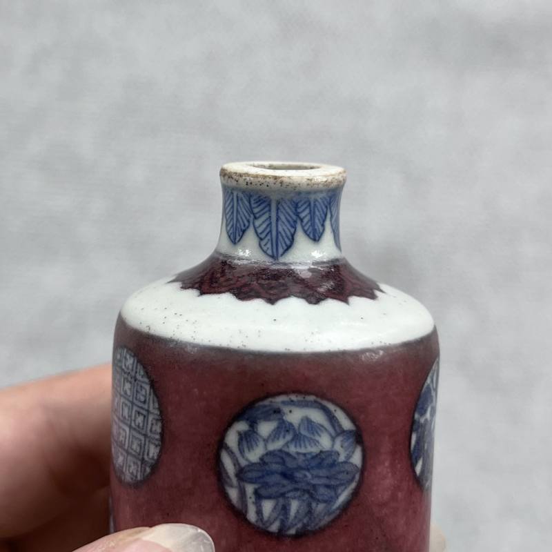 清中期 釉里红地青花皮球花纹鼻烟壶 - 图13