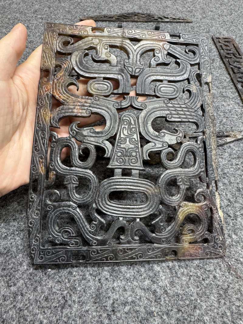 玉受沁鏤雕楚式獸面紋活環飾 - 图108