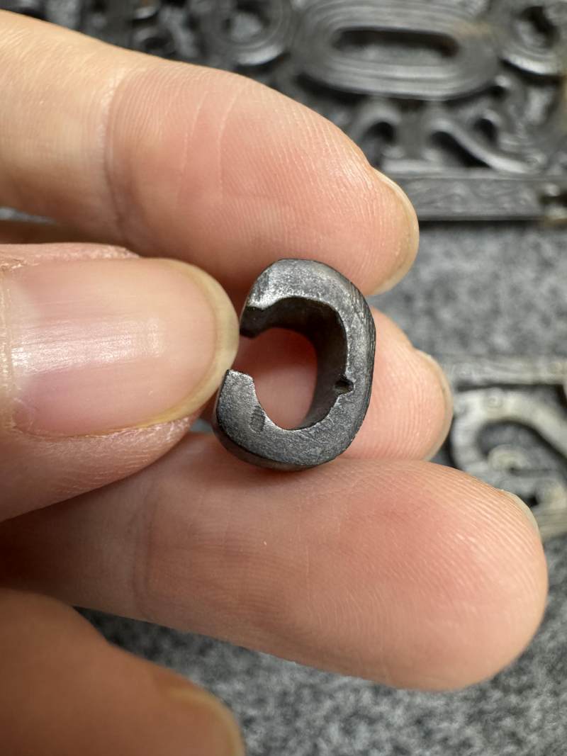 玉受沁鏤雕楚式獸面紋活環飾 - 图44