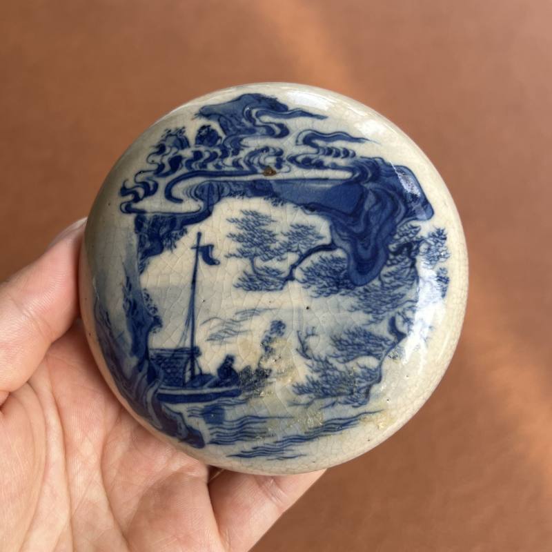 清 浆胎青花秋江遇仙图印泥盒 - 图3