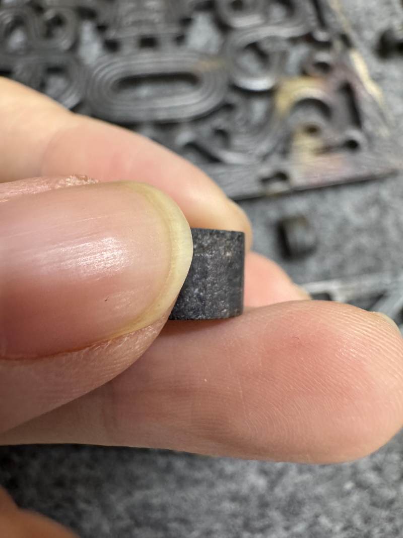 玉受沁鏤雕楚式獸面紋活環飾 - 图47