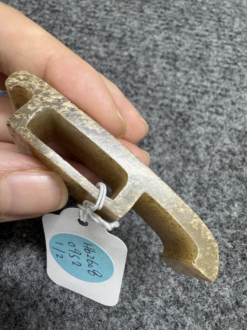 白玉受沁弦紋劍璏和玉榖紋劍璏各一件 - 图6