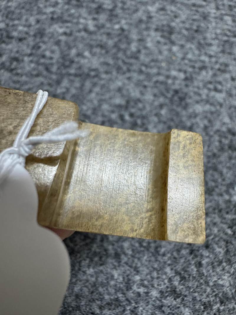 白玉受沁弦紋劍璏和玉榖紋劍璏各一件 - 图7